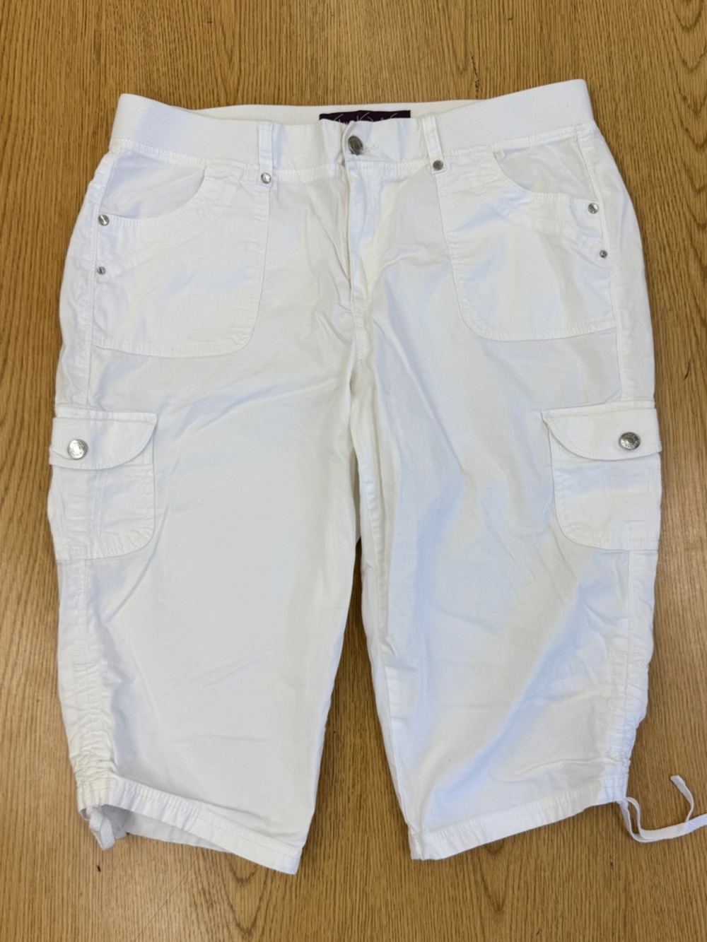 Gloria Vanderbilt Women’s White Cotton Blend Cargo Capri Pants Size 12 - Picture 4 of 10